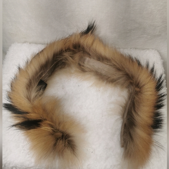 Fur hood or collar attachment - Picture 7 of 9
